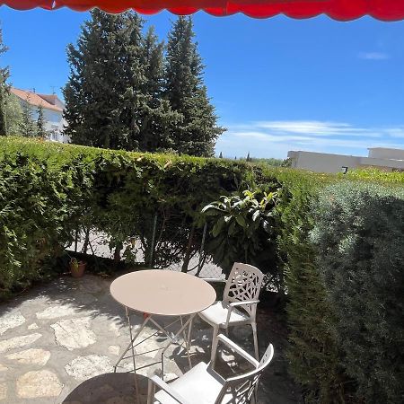 Charmant Studio Avec Terrasse Et Parking A Vence Exterior photo