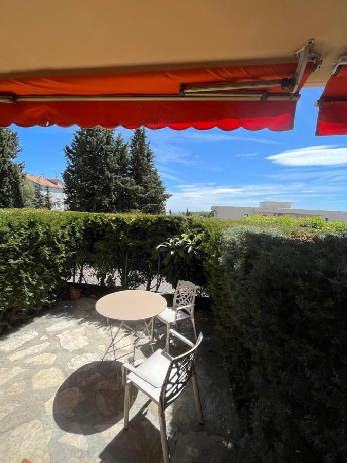 Charmant Studio Avec Terrasse Et Parking A Vence Exterior photo